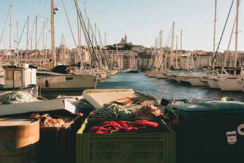 Vieux-Port de Marseille – Voiliers et Notre-Dame de la Garde