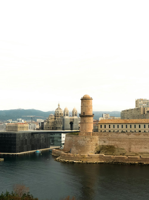 Panorama sur le Fort Saint-Jean, le Vieux-Port et la rade de Marseille