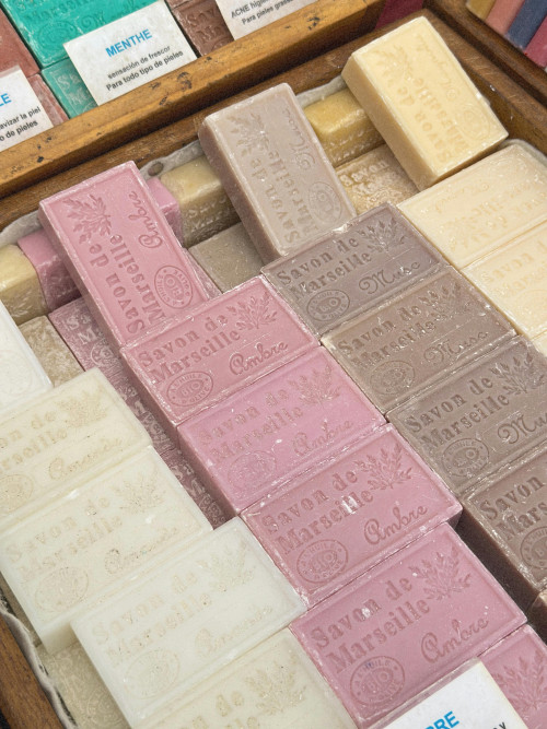 Savon de Marseille - Étals artisanaux