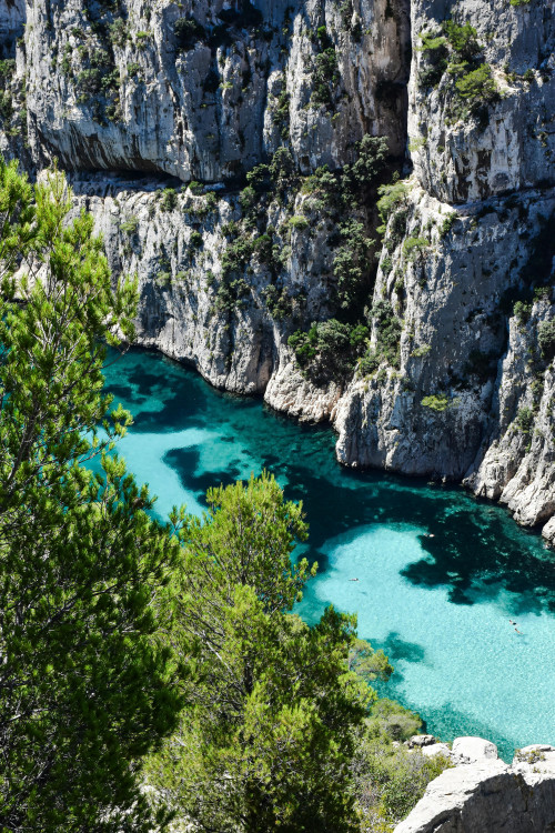Calanque d’En-Vau (Cassis) - Eau turquoise et falaises calcaires